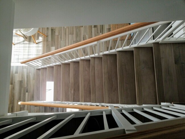Building Photo - Little Italy 2bed Townhouse, Wait, how cut...