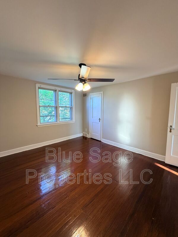 Building Photo - 902 Maple Ave