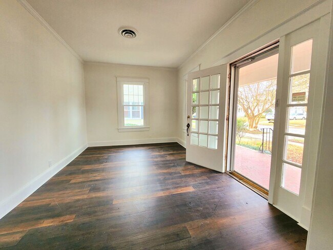 Building Photo - Gorgeous Gem on Corner Lot in Ghent!