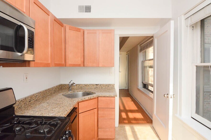 Building Photo - 2657 N St Louis Ave