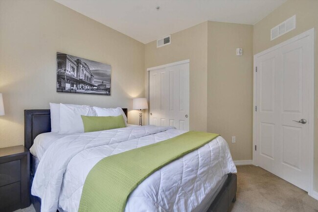 Building Photo - 204 Illinois Dr