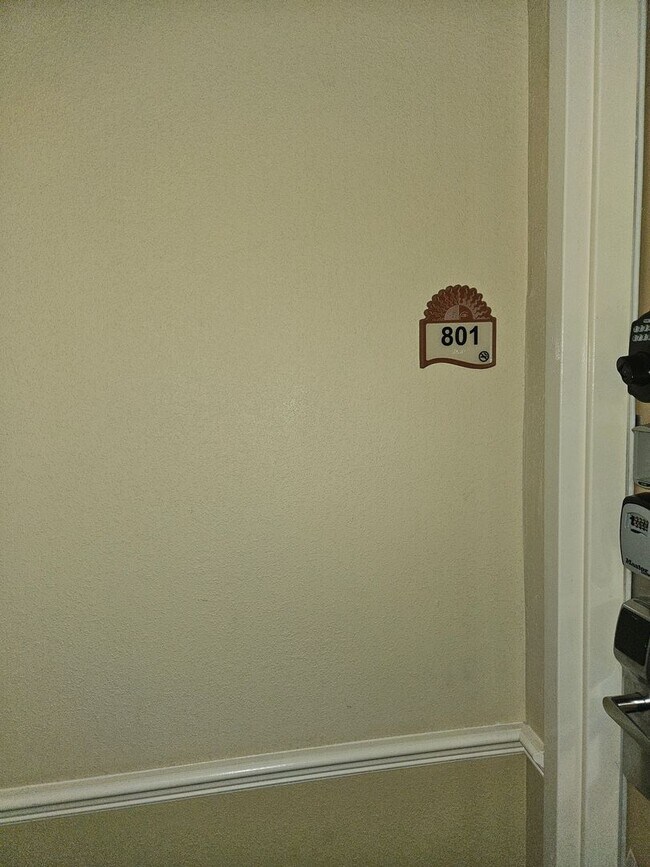 Building Photo - 1 BEDROOM 1 BATH CONDO