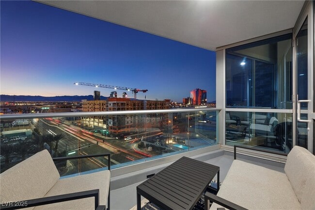 Building Photo - 4525 Dean Martin Dr