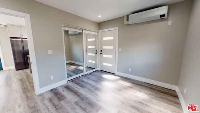 Building Photo - 2123 S Orange Dr