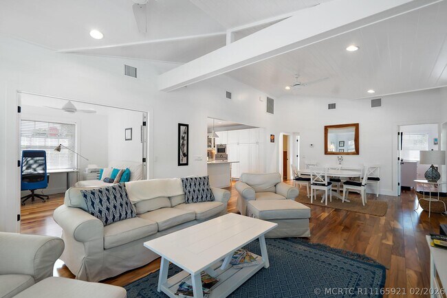 Building Photo - 461 Jupiter Ln