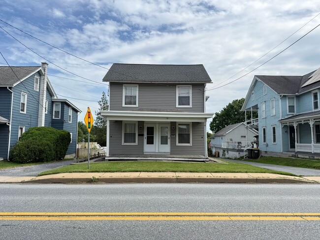 Building Photo - Modern 2 bedroom End-of-Row Townhome in Rothsville - w/ Garage & In Unit Laundry!