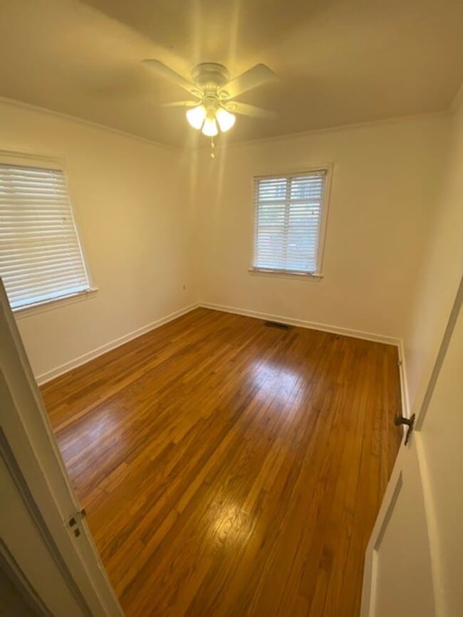 Building Photo - Linden - 1207/1209