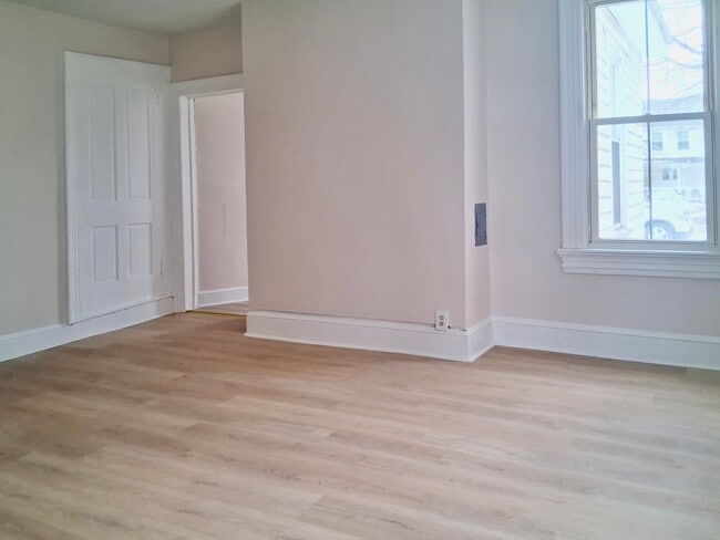 Building Photo - Updated 2 Bedroom Apartment FOR RENT in Bridgeton NJ $1350