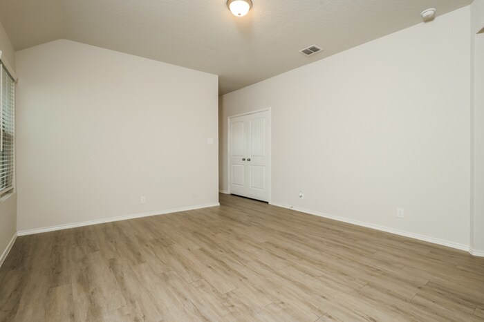 Building Photo - 5215 Blue Ranch