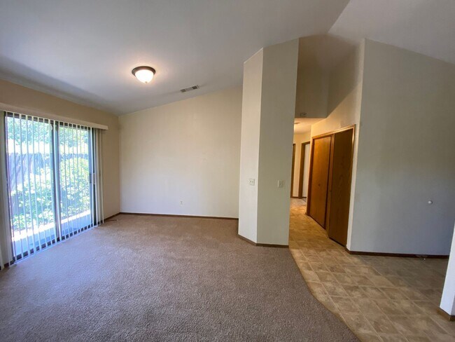 Building Photo - 1348 E Ferguson Ct
