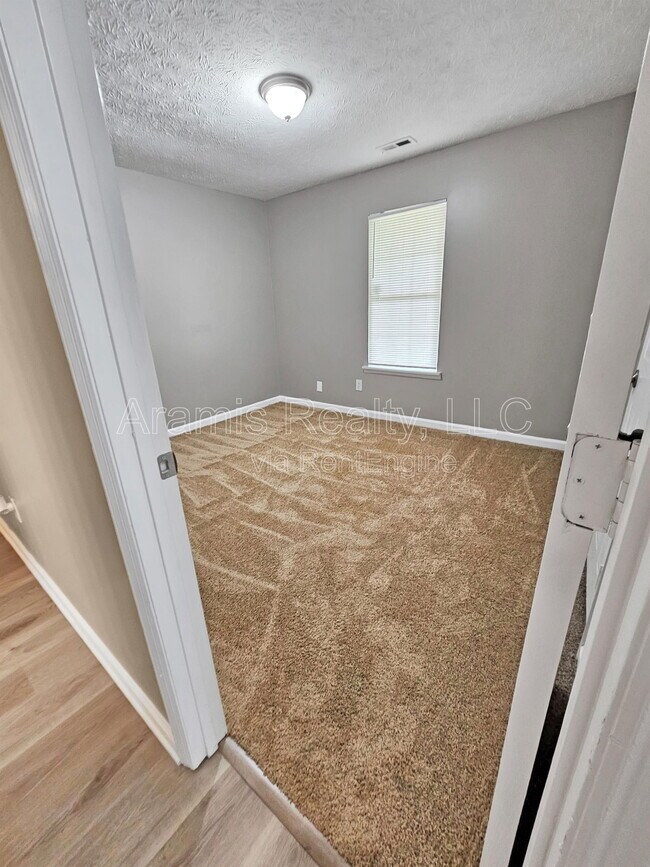 Building Photo - 7819 Taylor Cir