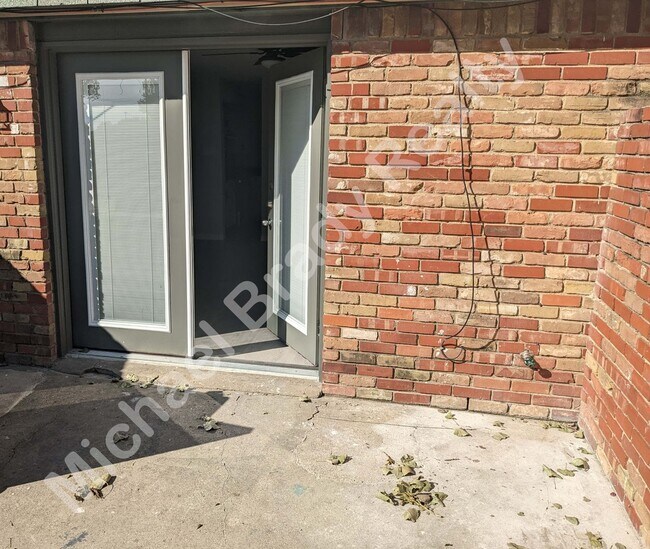 Building Photo - 3924 Scruggs Dr