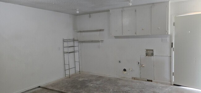 Building Photo - 2909 Cypress Dr
