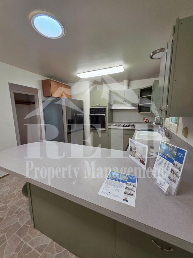 Building Photo - Central Kitsap Home with Large Fenced Yard Close to Shopping, Base, & Kitsap Lake