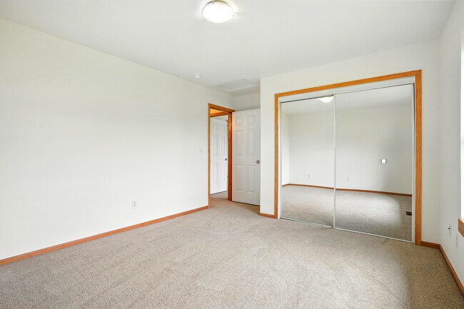 Building Photo - 20 Redtail Bend