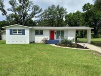 Building Photo - GORGEOUS REMODELED 3 BEDROOM 2 BATH