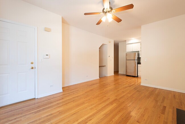 Building Photo - 1531 N Paulina St
