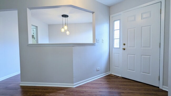 Building Photo - 310 W Happfield Dr