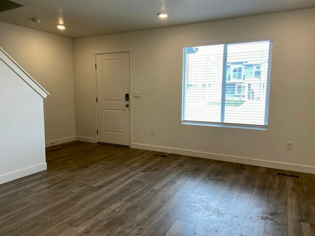 Building Photo - 3933 Orinda Dr