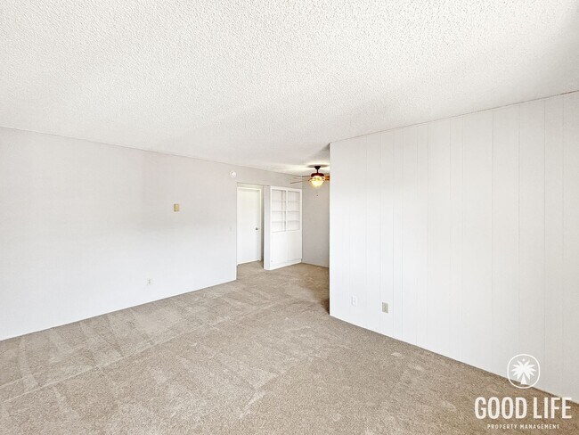 Building Photo - Comfortable 1BD/1BA Upper-Level Condo in North Park with Reserved Parking & On-Site Laundry