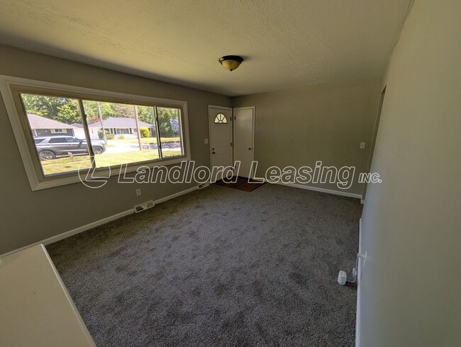 Building Photo - Freshly Updated 3-Bedroom Ranch with 2-Car Garage!