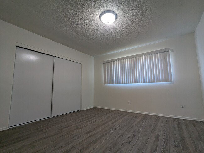 Building Photo - Wilshire Crest Apartments