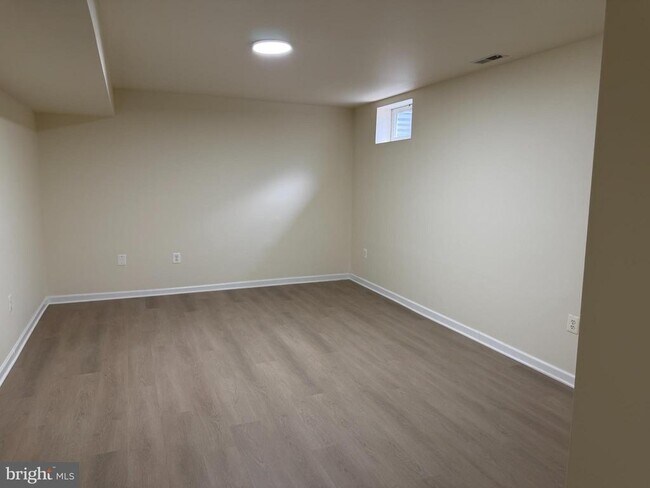 Building Photo - 8219 Electric Ave