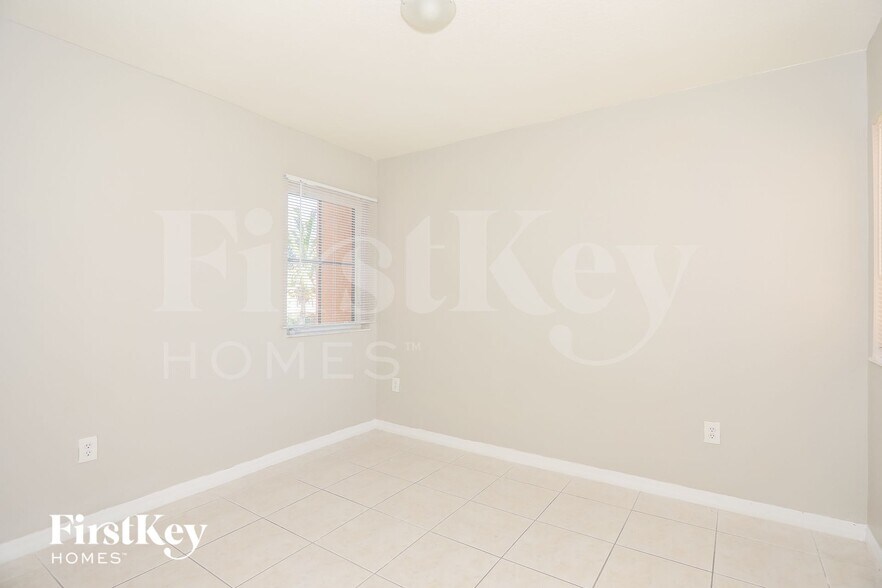 Building Photo - 664 SW 7th Terrace