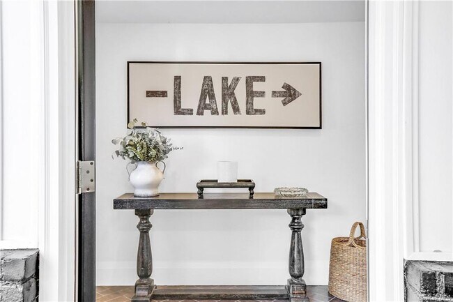 Building Photo - 381 Lakeside Rd