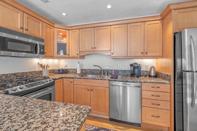 Building Photo - North End