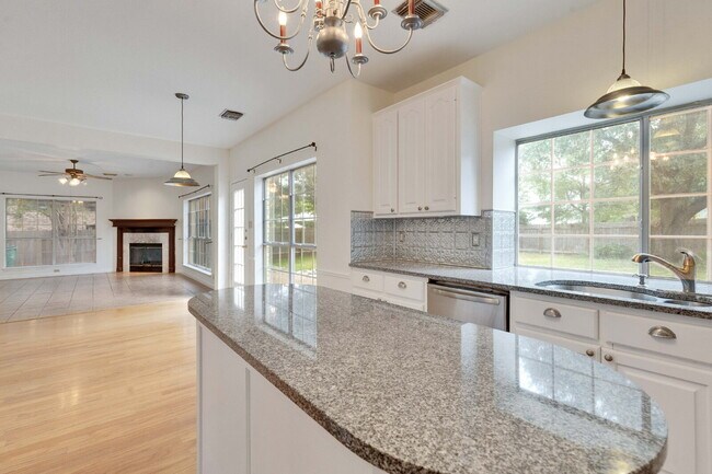 Building Photo - Charming Home in the Coveted River Place C...