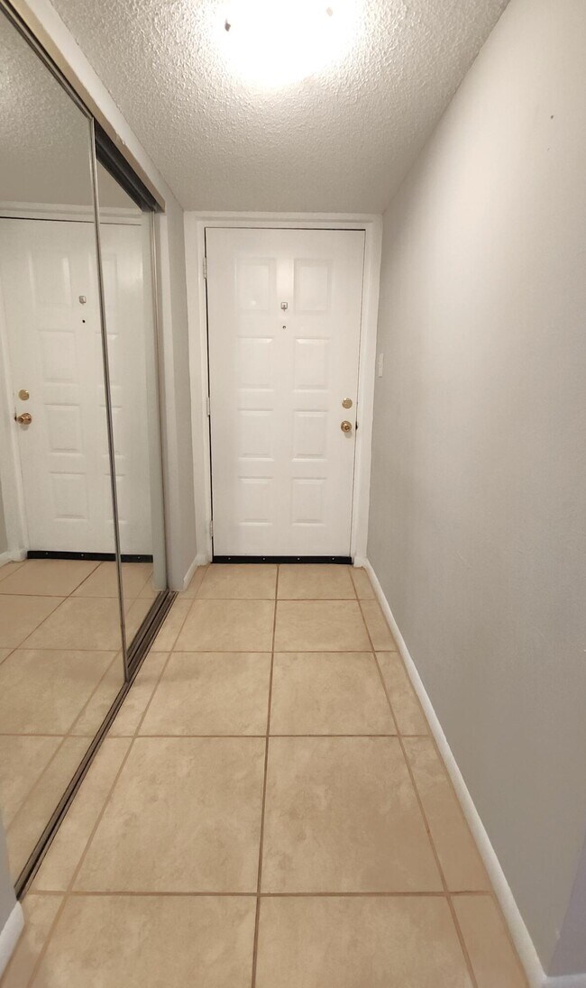 Building Photo - 820 Lavers Cir