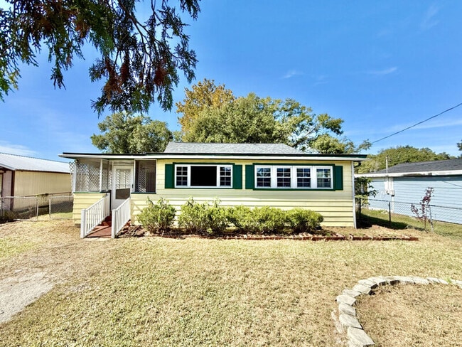 Primary Photo - 5506 Staley Dr