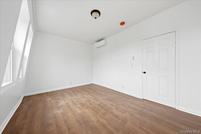 Building Photo - 17 Lamartine Ave