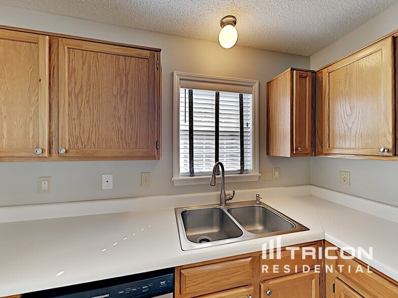 Building Photo - 2113 Ruddy Rd