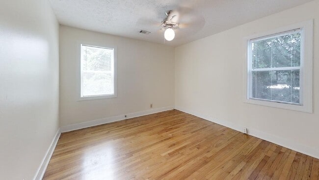 Building Photo - Lakeview Drive Cottage