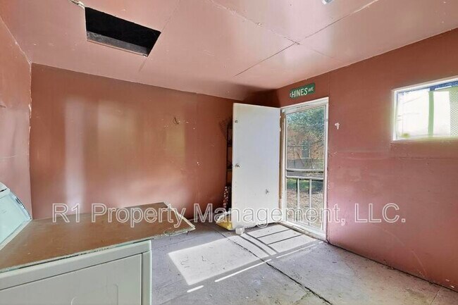 Building Photo - 165 Hilton Ave NW