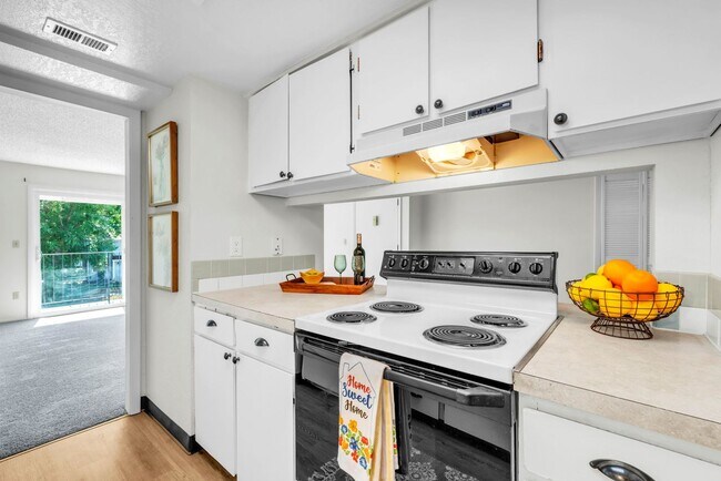 Building Photo - **Move-In Special** Top Floor Condo - Available Now!!