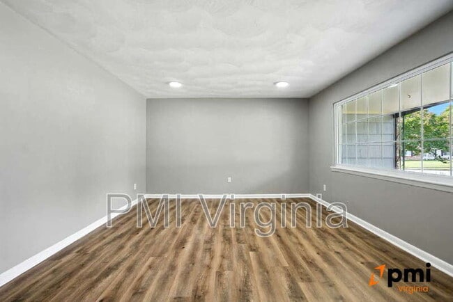 Building Photo - 3100 Kenelm Dr