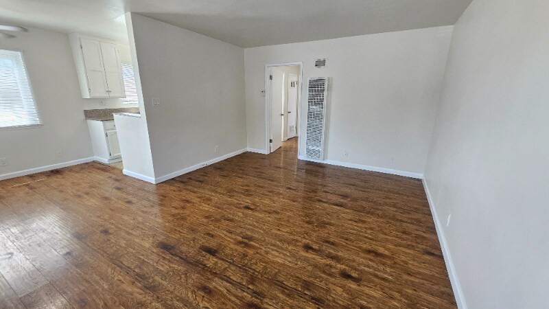 Building Photo - 3021 Carmona Ave