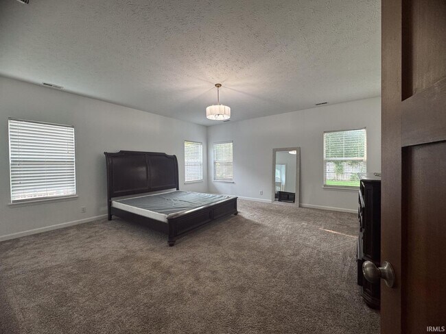 Building Photo - 2706 Grosbeak Ln
