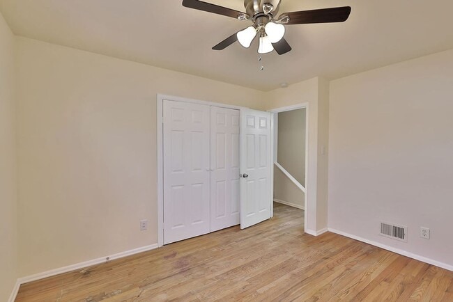 Building Photo - Newly Renovated Duplex
