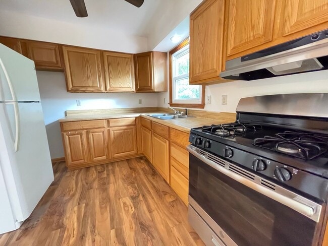 Building Photo - 3 Bedroom Home on a Serene Setting