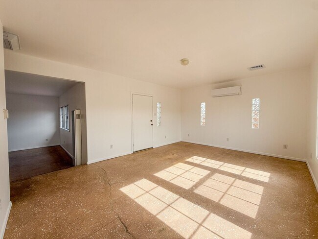 Building Photo - 29 Palms home in desired Indian Cove neigh...