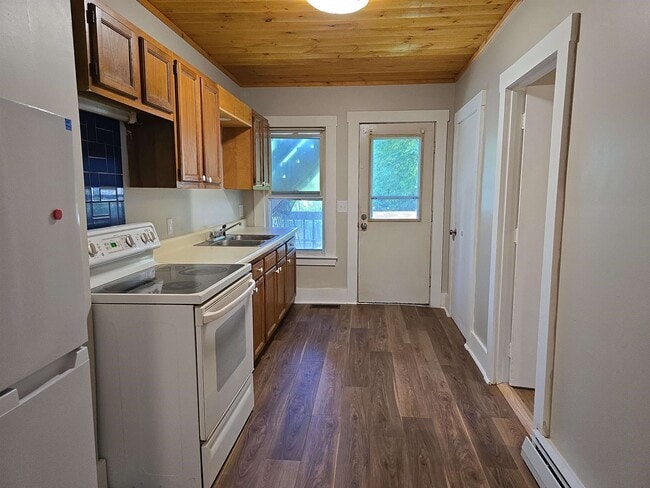 Building Photo - 147 Laurel St