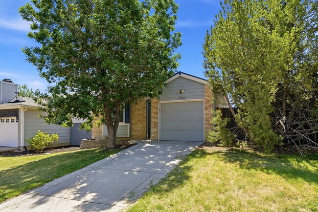 Building Photo - $2,440.95, 3 Beds, 2 Baths, Single Family Home in Aurora Washer and Dryer!