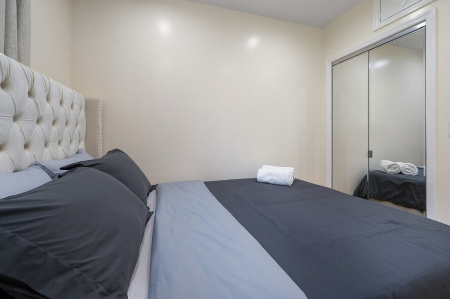 Building Photo - 318 E 62nd St