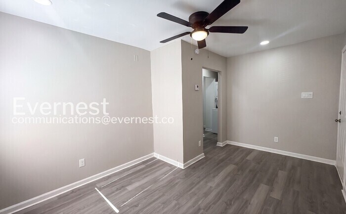 Building Photo - 129 Majuba Ave