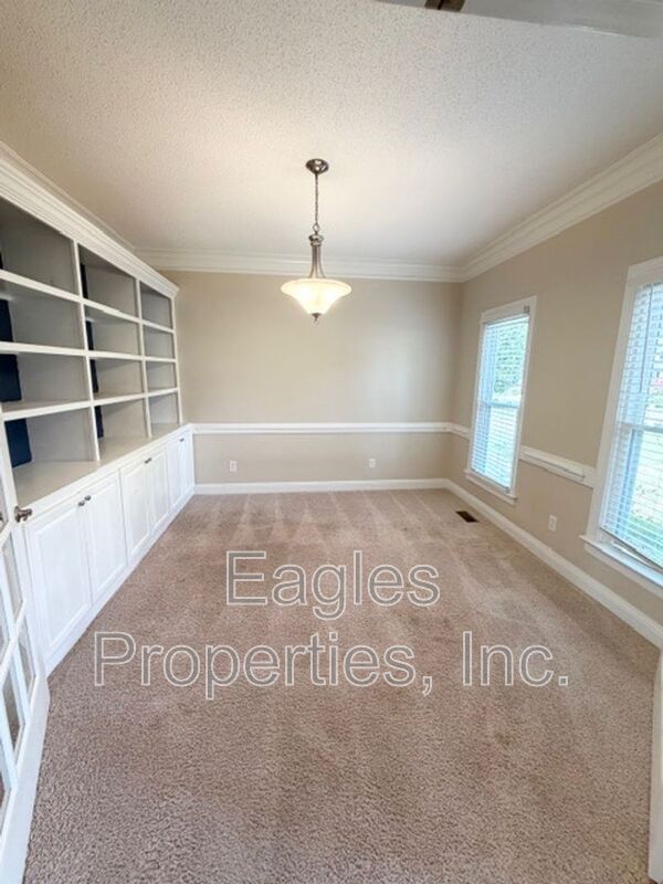 Building Photo - 242 N Marion Dr