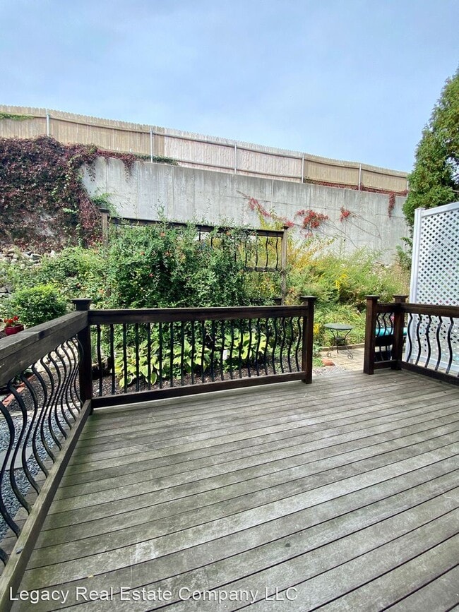 Building Photo - 2 br, 1.5 bath House - 4 Smithfield Road #10